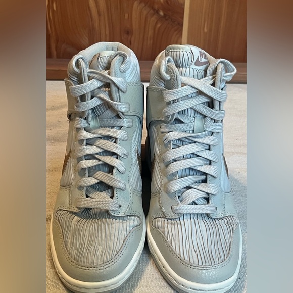 Nike Hi Dunk
Sky Hi Light Bone Metallic Red Bronze (Women's SZ 7) - Picture 4 of 12